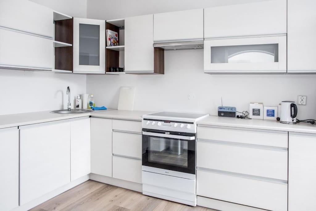 Free Parking Space, 2 Bed Room, Short Walk To Brosundet 奥勒松 外观 照片